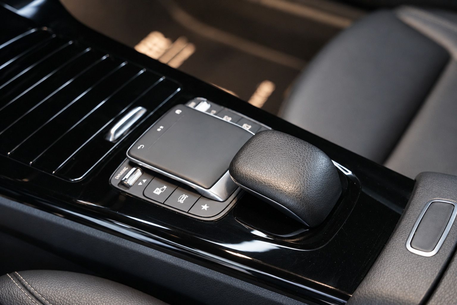 Fahrzeugabbildung Mercedes-Benz A 180 A 180 d Limousine *LED*SHZ*Navigation*ACC*