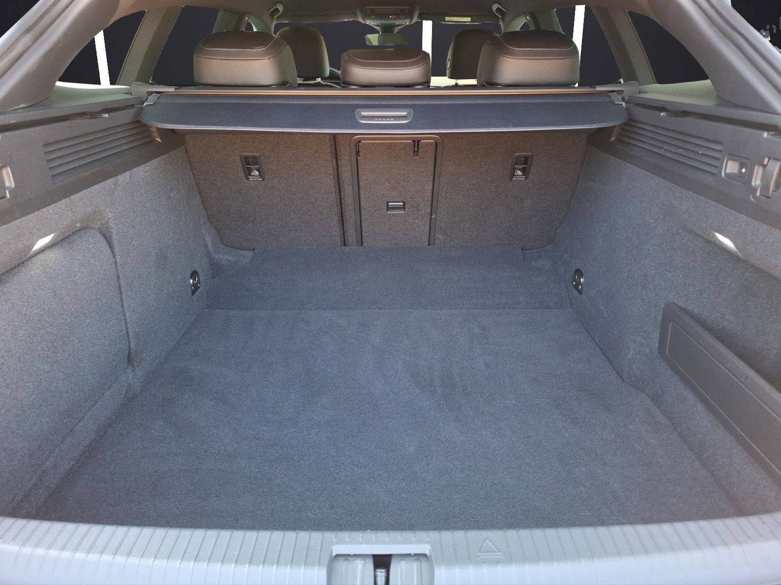 Fahrzeugabbildung Volkswagen Arteon SB R 4M  DSG LED AHK Navi AID ACC RFK 20"
