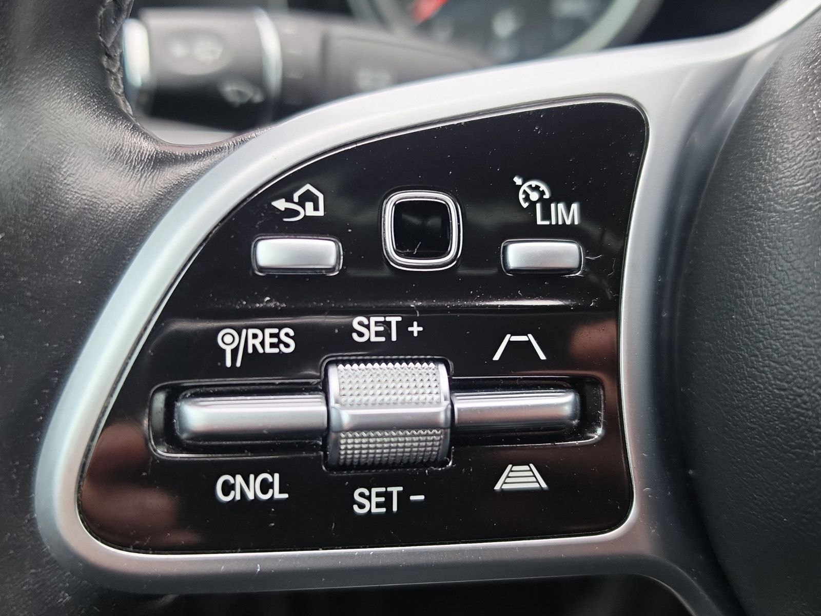 Fahrzeugabbildung Mercedes-Benz E 350 E Limousine Avantgarde Aus 1.Hand