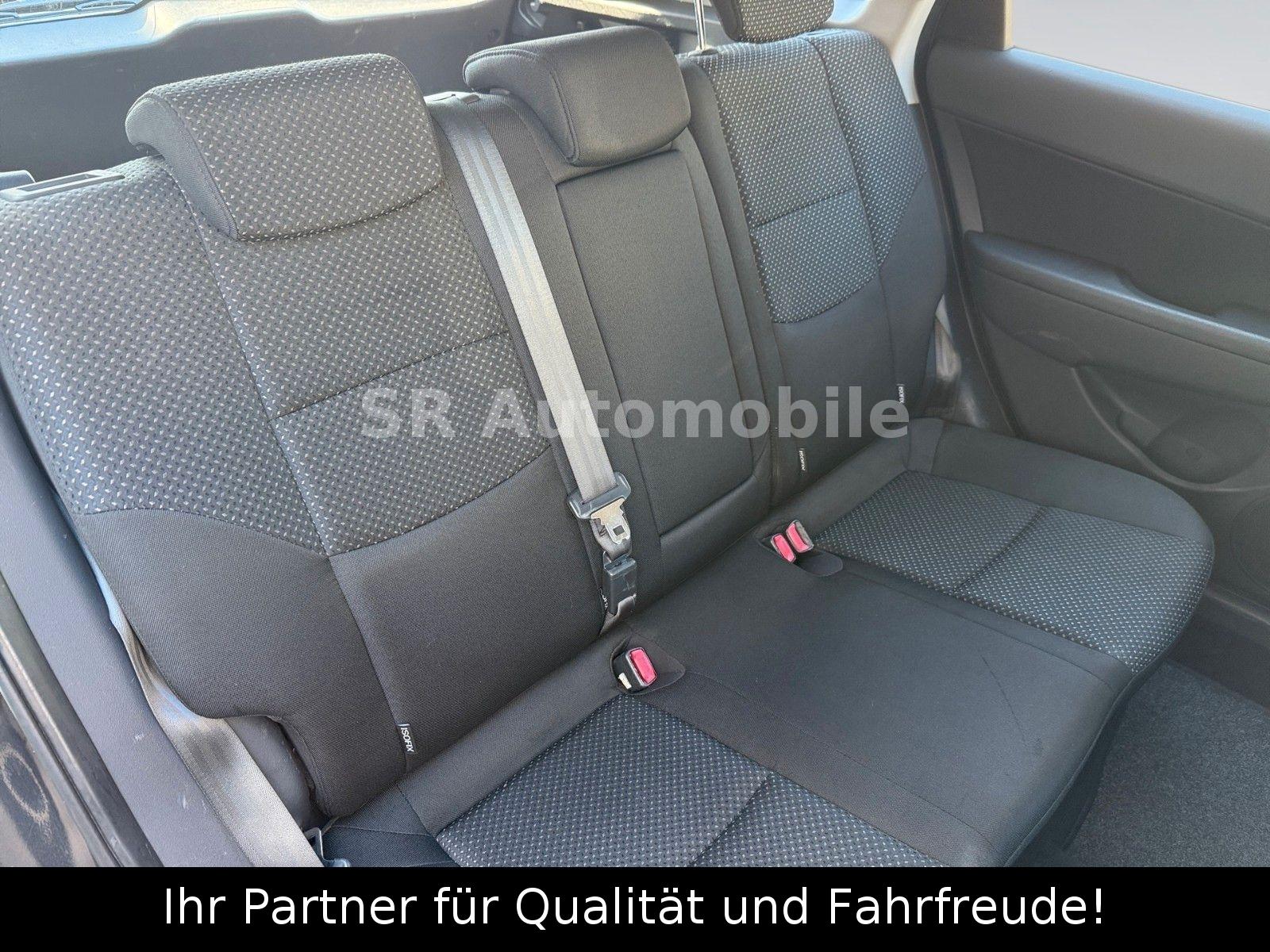 Hyundai i30 2011 — photo 17