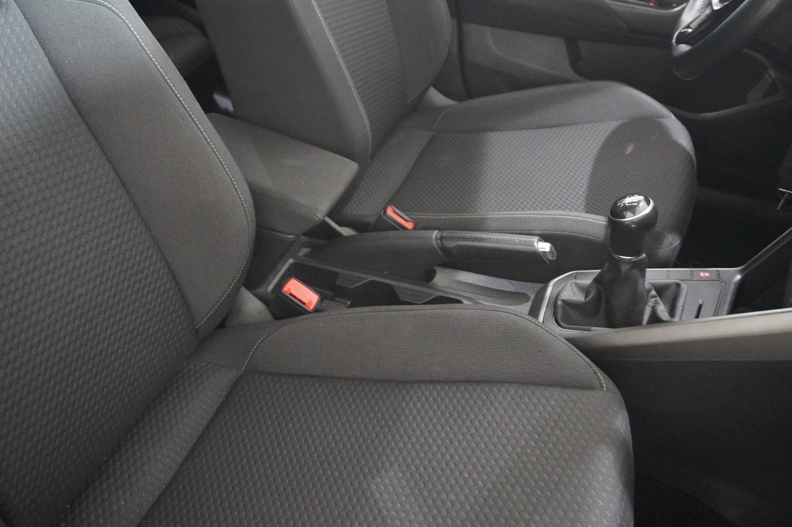 Fahrzeugabbildung Volkswagen Polo VI 1.0 TSI COMFORTLINE LED/KLIMA/SHZ/USB
