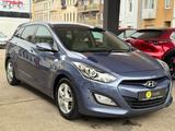 Hyundai i30 1.6 GDI FIFA World Cup 1.Hand Navi TÜV Neu - Hyundai i30 mit Benzin-Antrieb: Kombi, 1.6