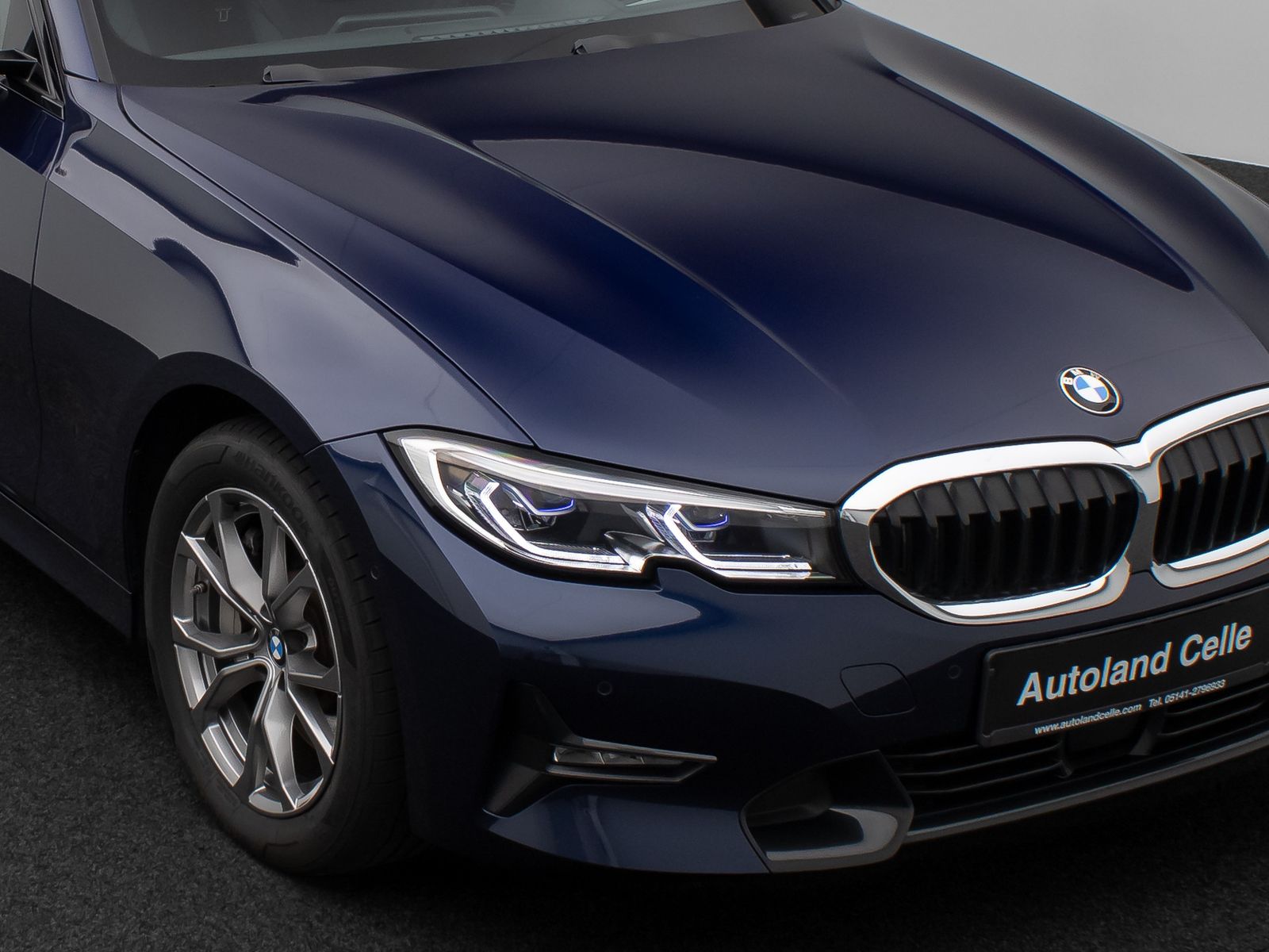 Fahrzeugabbildung BMW 330d xD Sport Line Pano Kamera Laser HUD DAB H/K