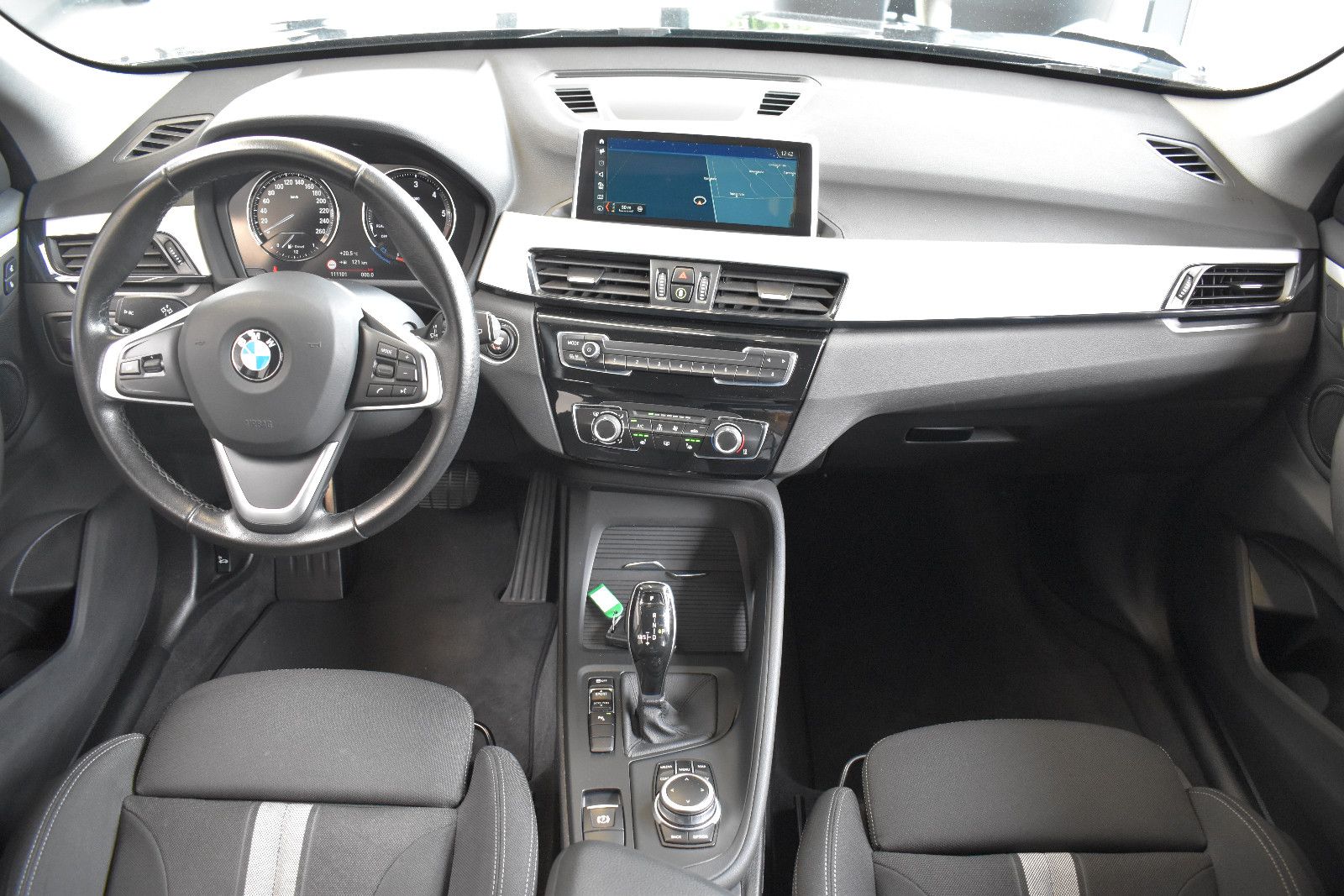 BMW X1 sDrive18d Automatik Navi3D~DAB~PDC~Sportsitze foto 3