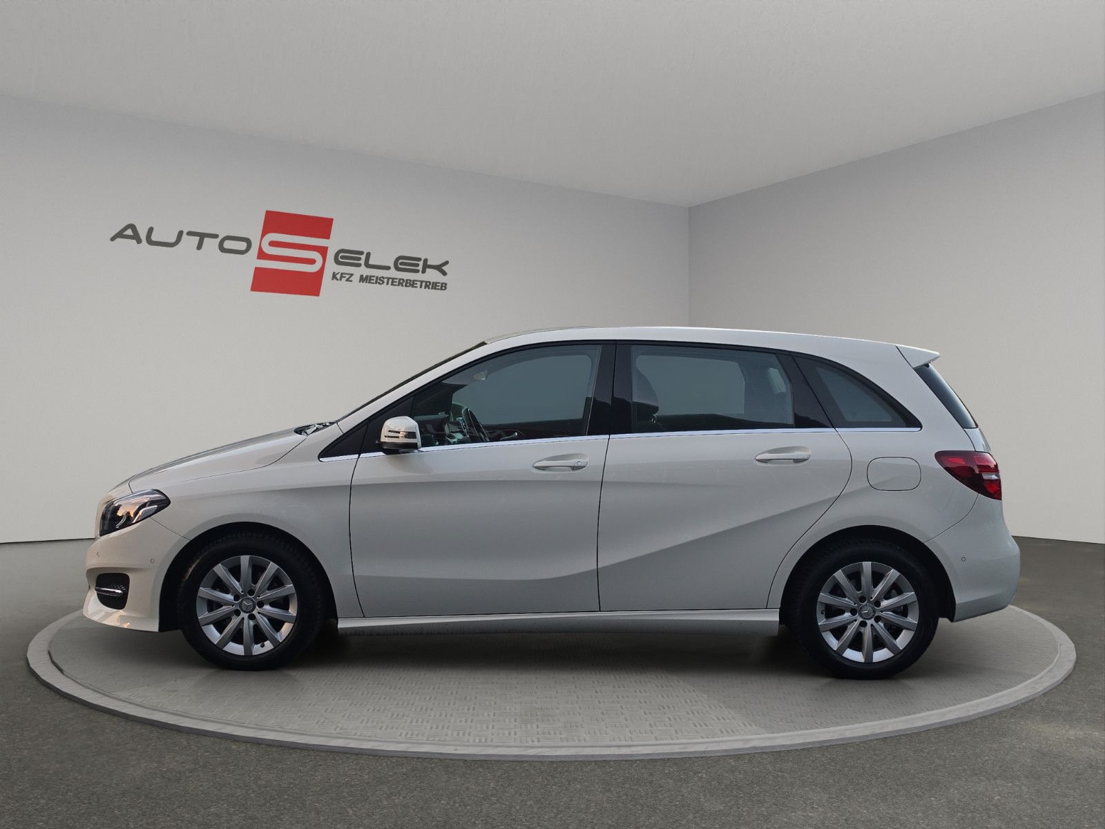 Fahrzeugabbildung Mercedes-Benz B 180 AUTOMATIK KAMERA TEMPOMAT SITZHEIZUNG NAVI