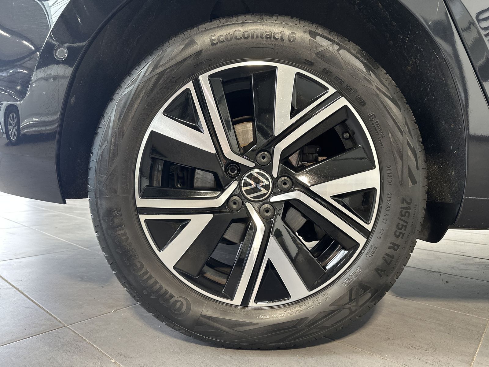 Fahrzeugabbildung Volkswagen Touran 2.0 TDI DSG Highline NAV+LED+ACC+PANO+KAM