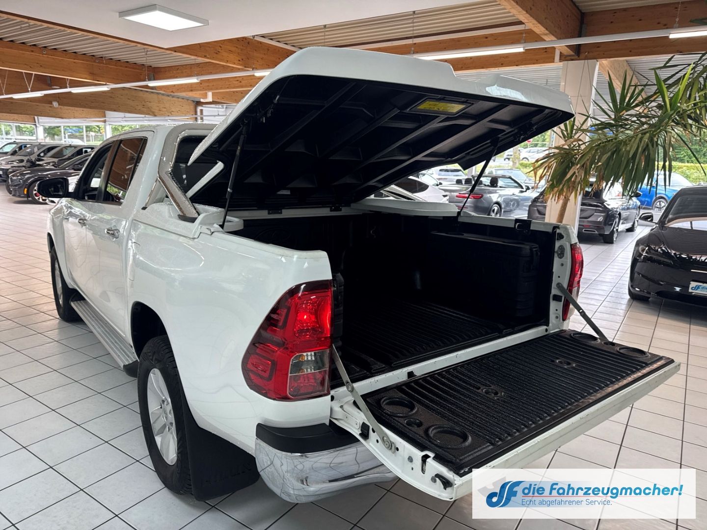 Fahrzeugabbildung Toyota Hilux Double Cab Meister 4x4 2.4 D-4D Sperrdiff.