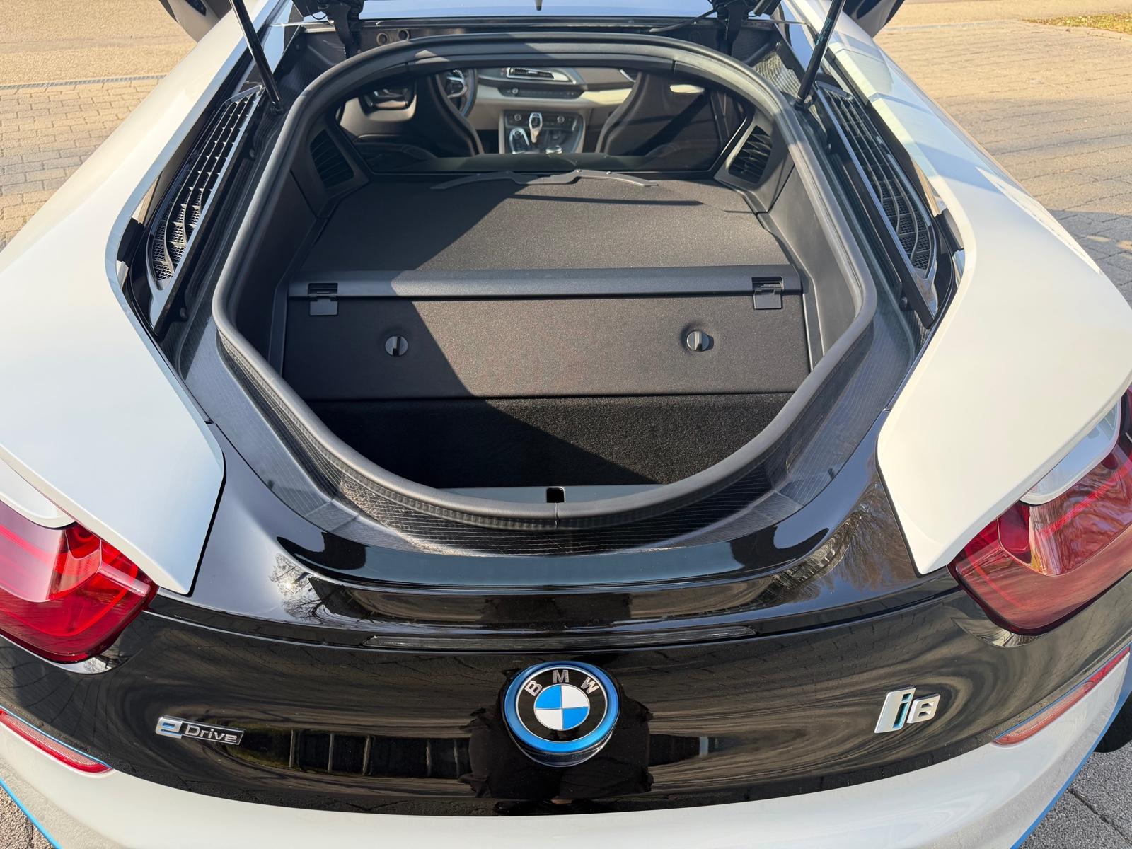 BMW i8 Coupe Navi Head-Up. 2.Hd.