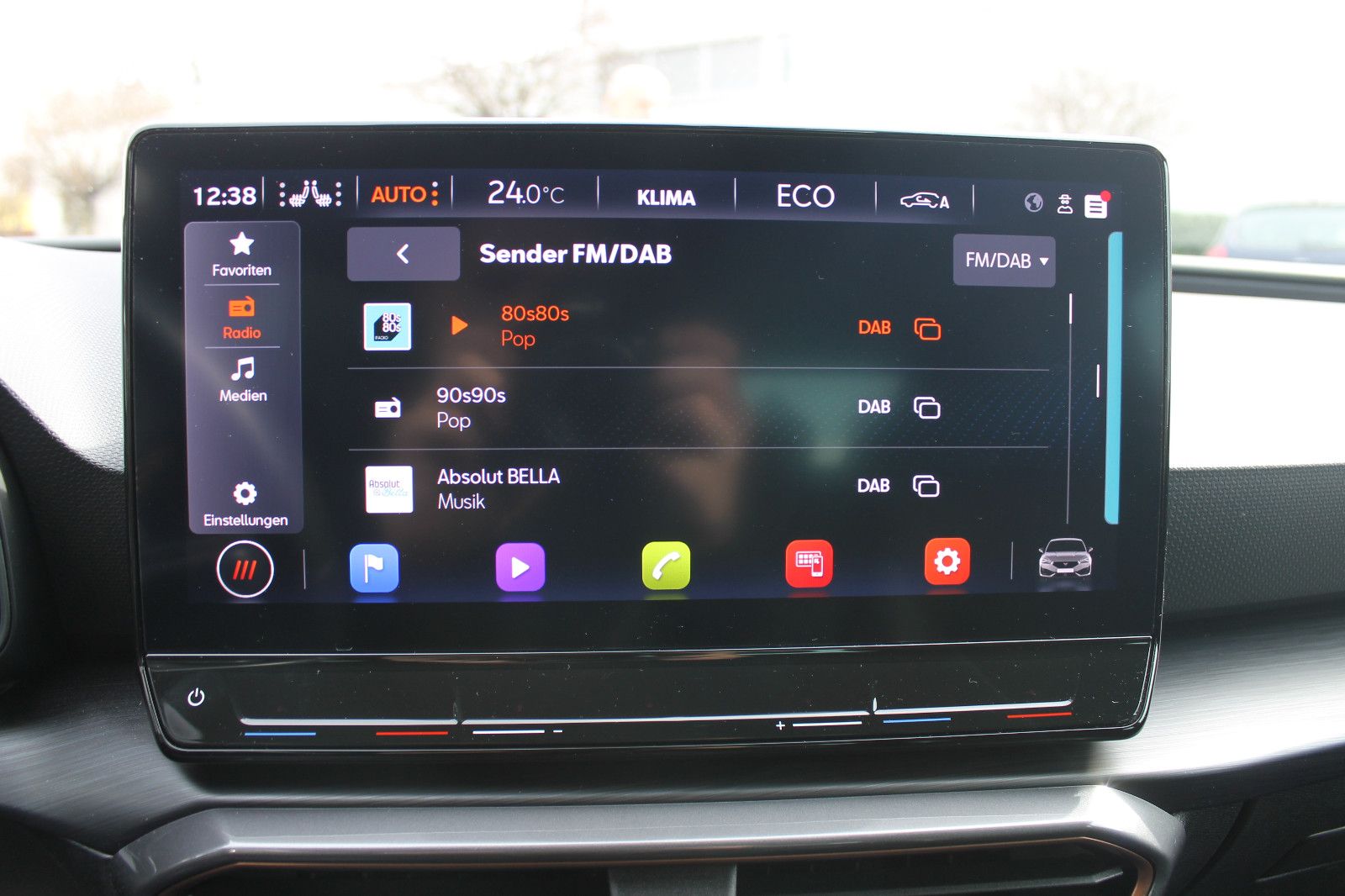 Fahrzeugabbildung CUPRA Leon 1.4TSI e-Hybrid LED SHZ ACC KAM PDC BT