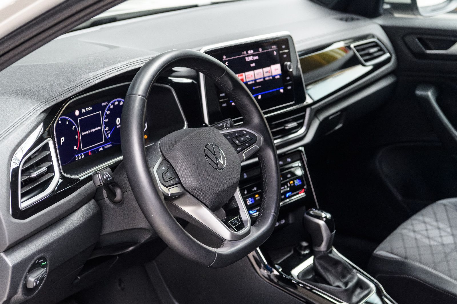 Fahrzeugabbildung Volkswagen T-Roc R-Line 1.5 TSI DSG LED+KAMERA+KEYLESS