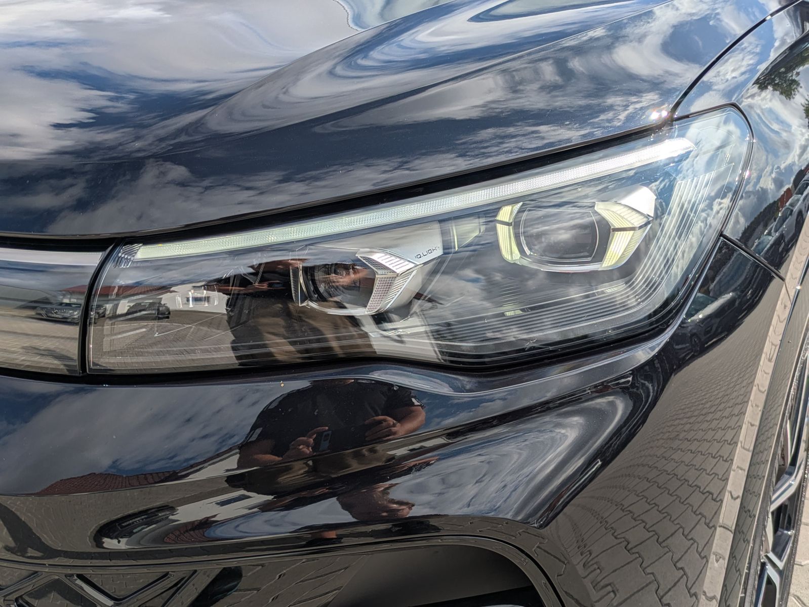 Fahrzeugabbildung Volkswagen Tiguan 2.0 TDI 4M R-Line PANO*H&K*AHK*MATRIX*20"