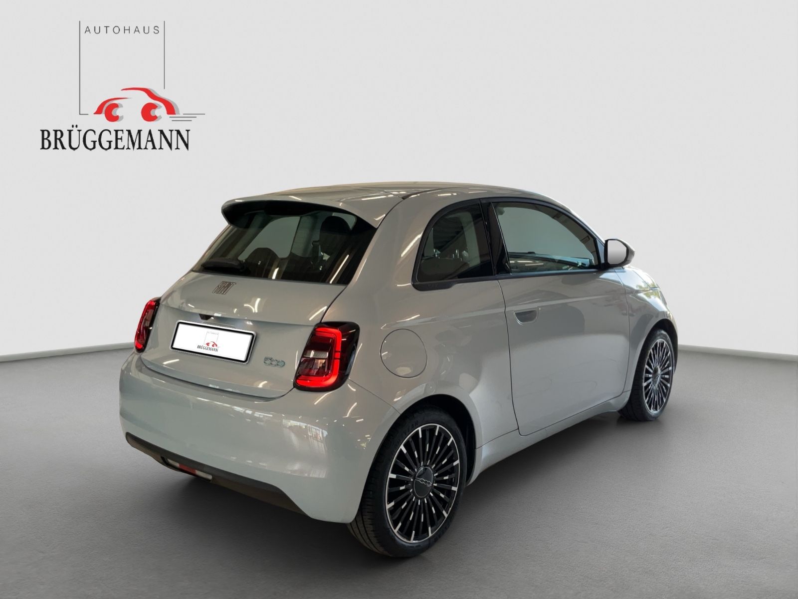 Fahrzeugabbildung Fiat 500e Icon Komfort-, Winter-, Parkpaket