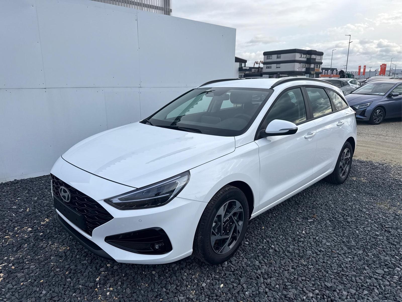 Hyundai i30 Kombi STYLE NAVI SHZ RFK PDC v+h 1.5 MPI ...