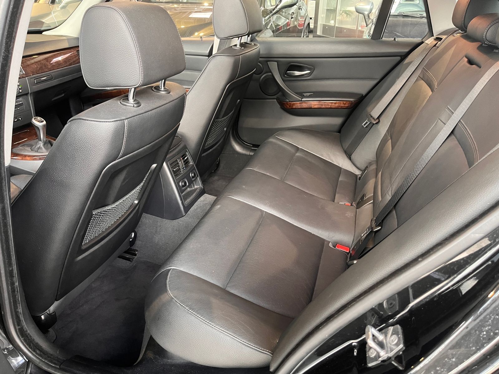 Fahrzeugabbildung BMW 320i  Touring PANO XENON NAVI