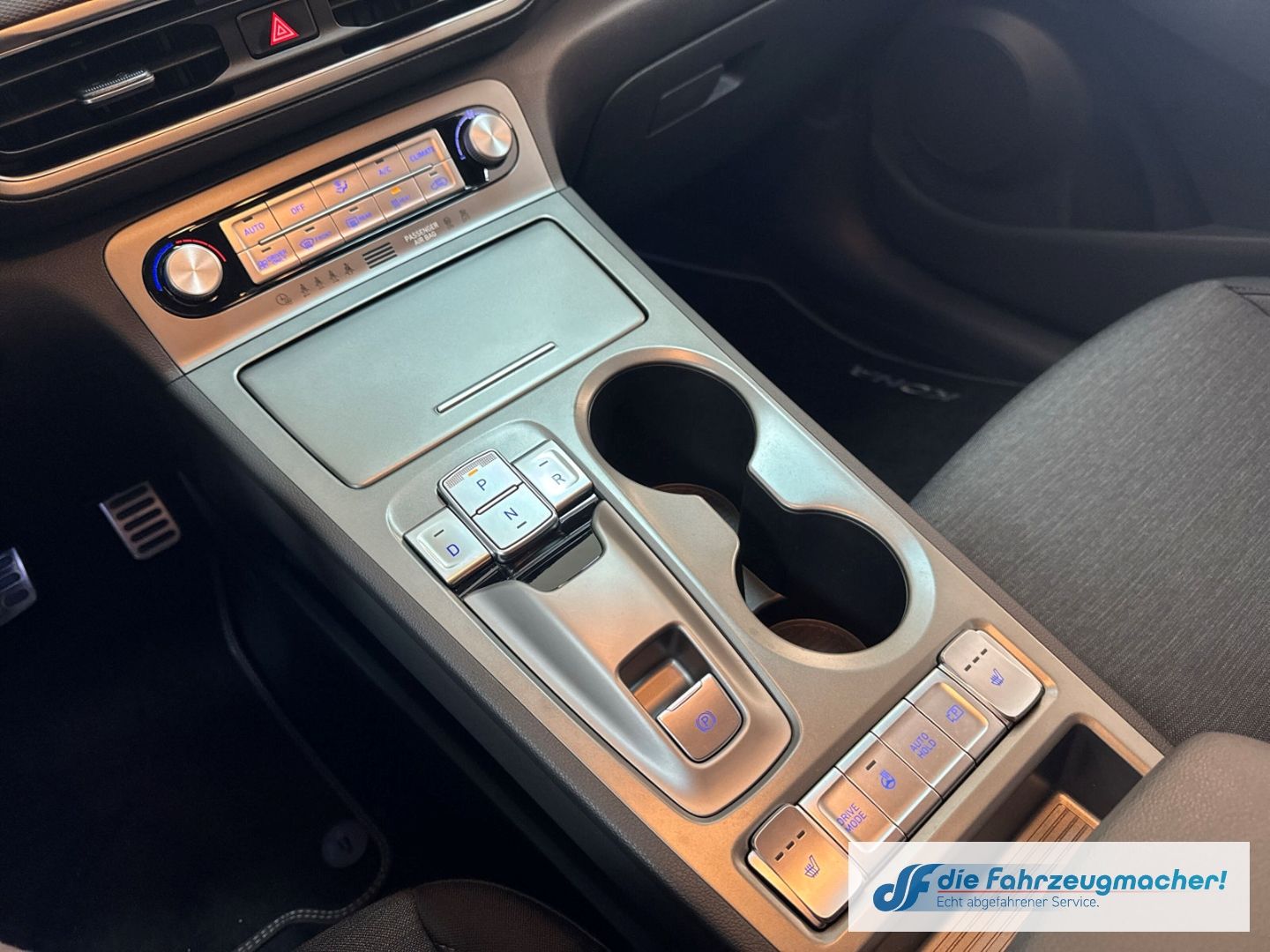 Fahrzeugabbildung Hyundai KONA Elektro 2WD Apple CarPlay Android Auto Klim