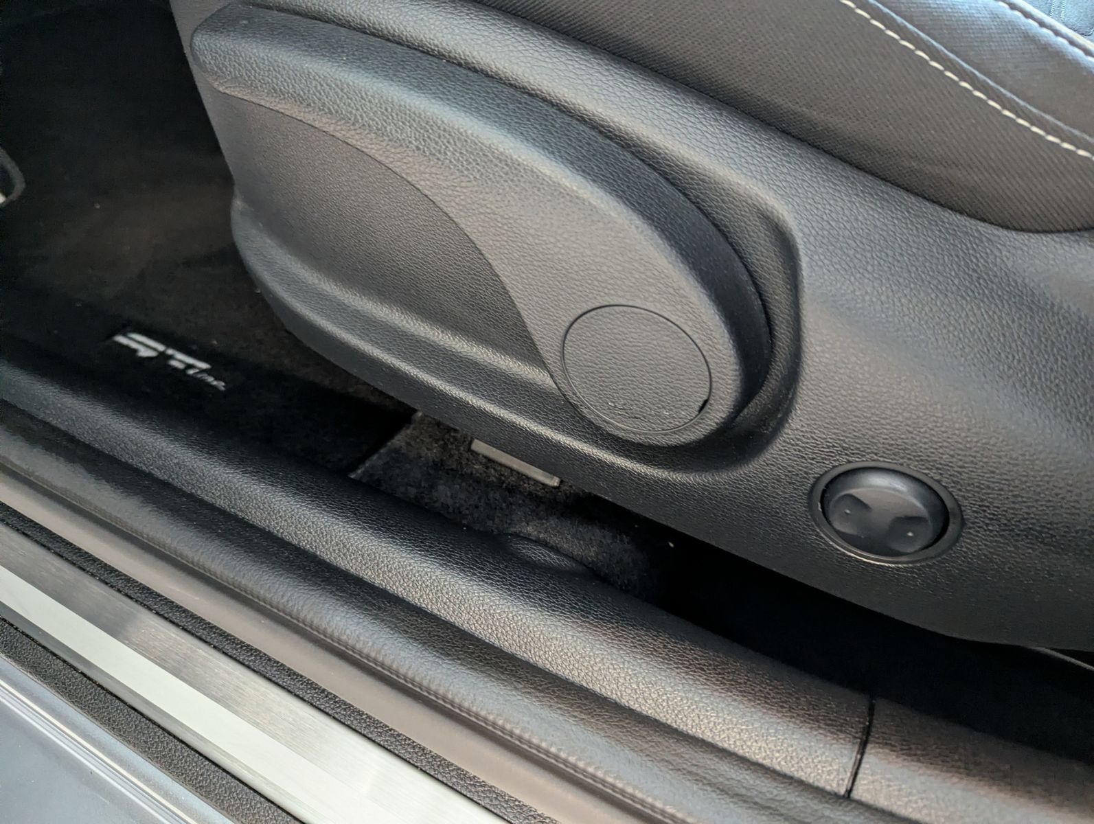 Fahrzeugabbildung Kia cee'd Sportswagon 1.5 GT Line SW LED JBL Cam 7J