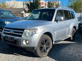 Mitsubishi Pajero 3.2 4WD    TOP ZUSTAND !! - Mitsubishi Pajero in Frankfurt (Main)