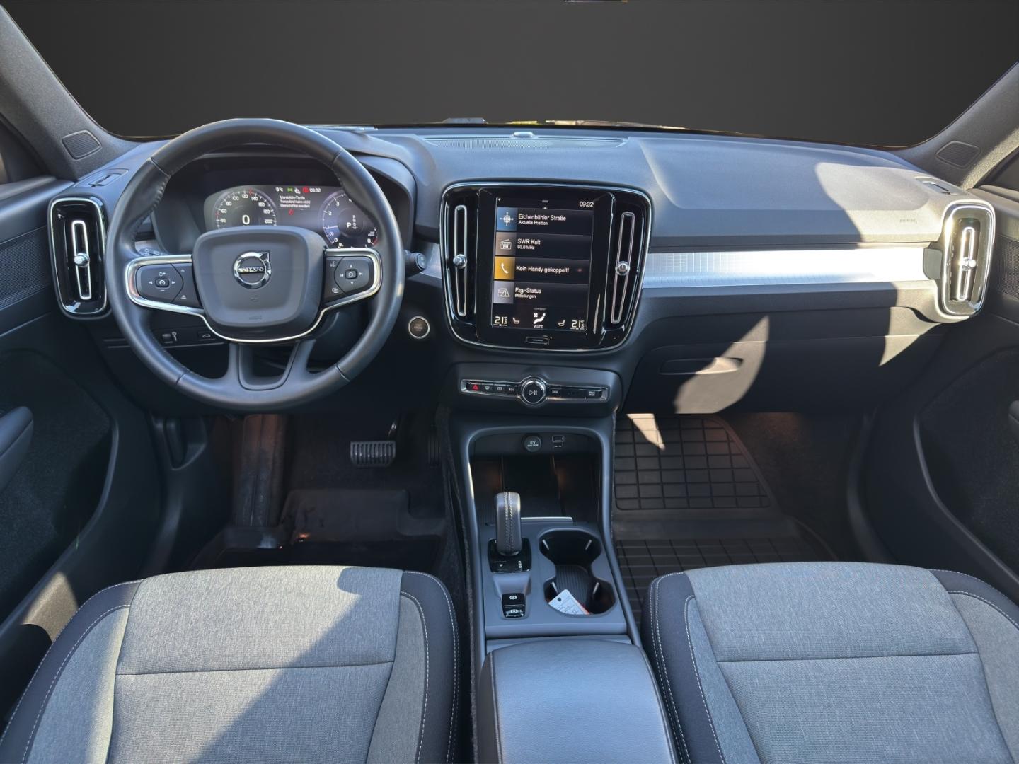 Volvo XC40 T3 Momentum Pro 2WD Navi Digitales Cockpit 