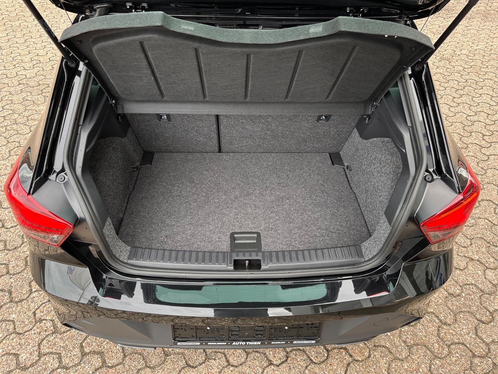 Fahrzeugabbildung SEAT Ibiza 1.0 TSI FR Black Edition DSG ACC/LED/Kamer