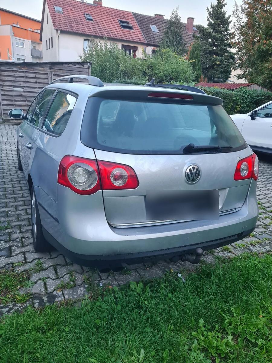 Volkswagen Passat 2008 — rear view