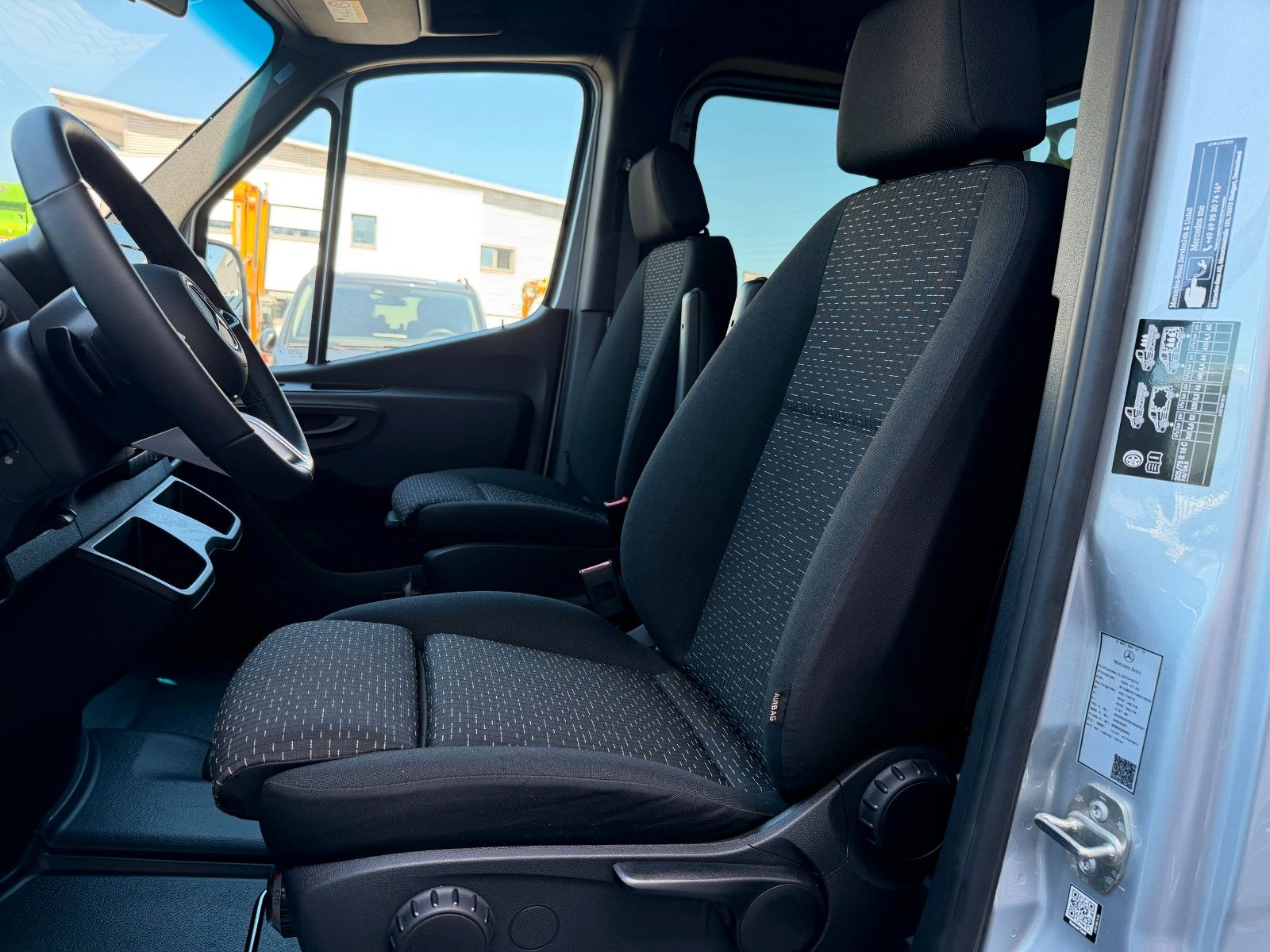 Fahrzeugabbildung Mercedes-Benz Sprinter 519 CDI DoKa Henschel 3-S-Kipper