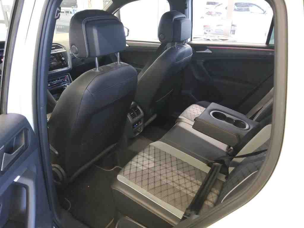 Fahrzeugabbildung Volkswagen Tiguan TSI R-Line DSG 4M Matrix AHK Navi AID ACC