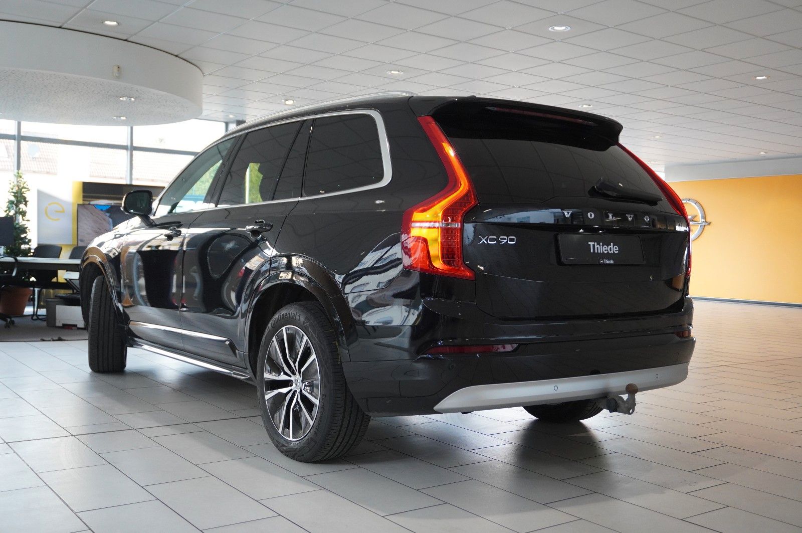 Fahrzeugabbildung Volvo XC 90 B5 D MOMENTUM PRO NAVI/LED/VIRTU/LEDER/AHK
