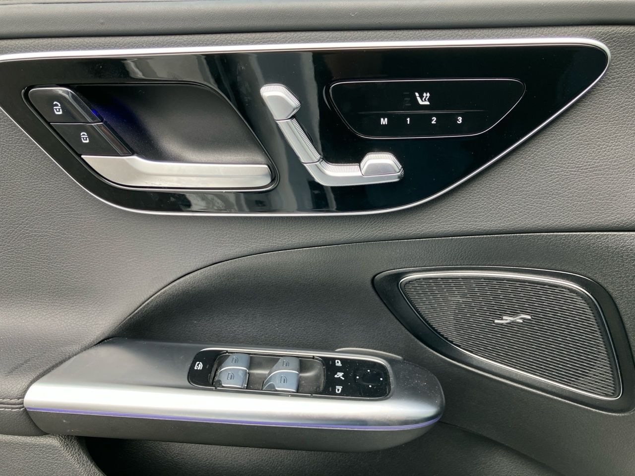 Fahrzeugabbildung Mercedes-Benz C 200 AMG+NIGHT+DIGITAL+360°+LENKRADHEIZ+AMBIENT