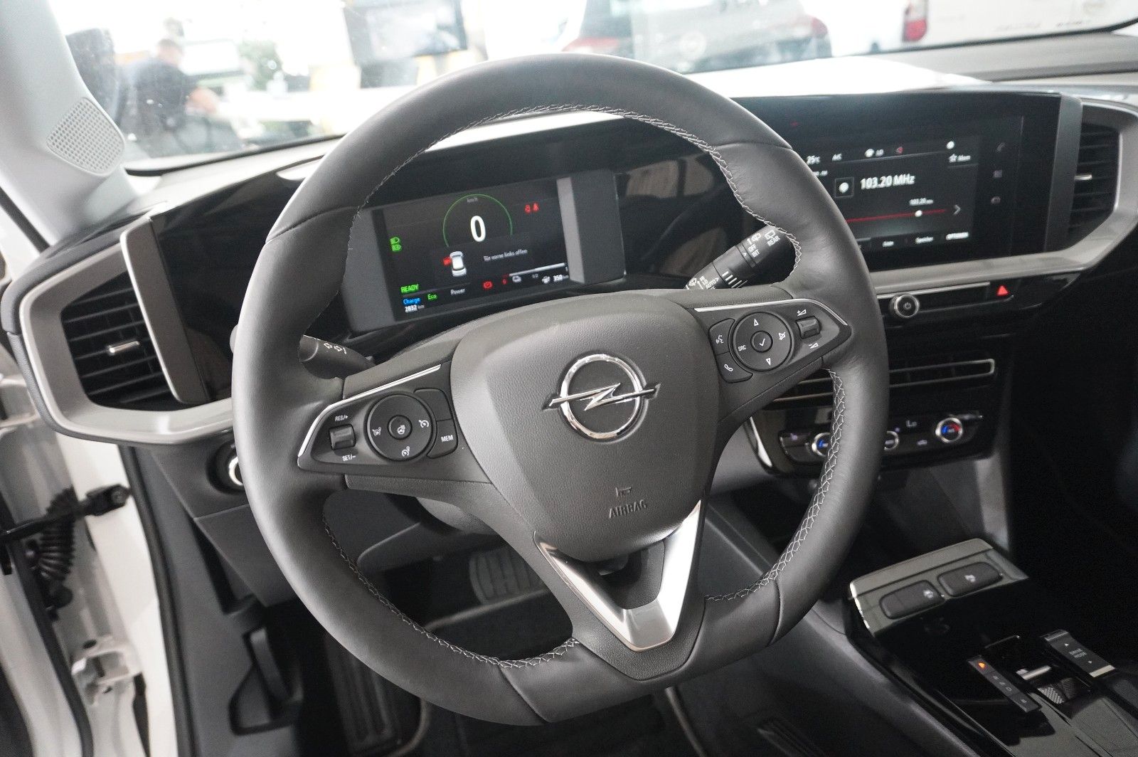 Fahrzeugabbildung Opel Mokka-e EDITION 1-PHASIG LED/KAMERA/SHZ/VIRT/DAB