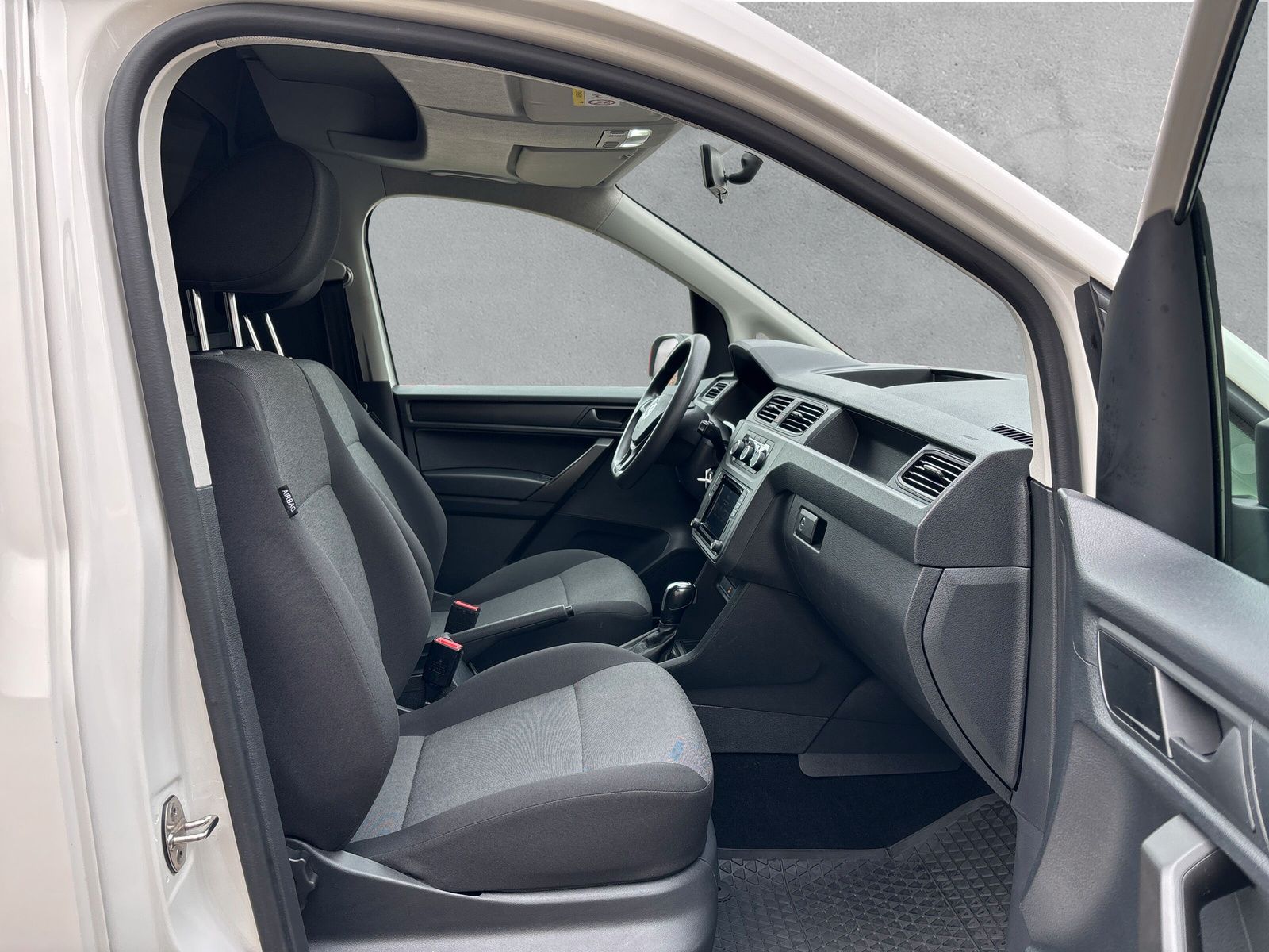 Fahrzeugabbildung Volkswagen Caddy Maxi Kasten 2.0 TDI DSG PDC hi. Navi Klima