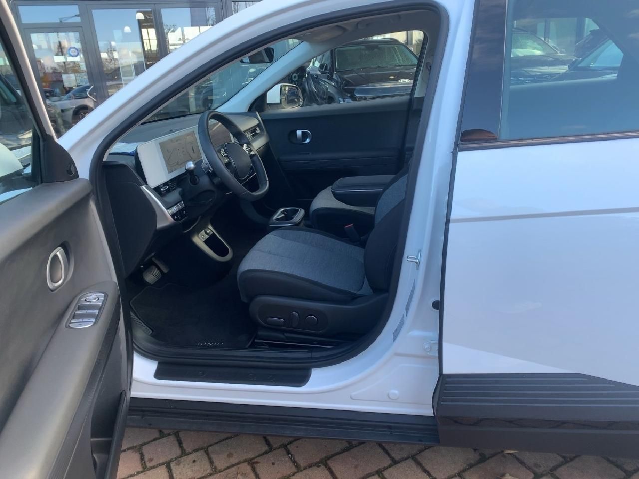 Fahrzeugabbildung Hyundai IONIQ 5 77,4 kWh + LED-Paket SOH 100% 20Zoll