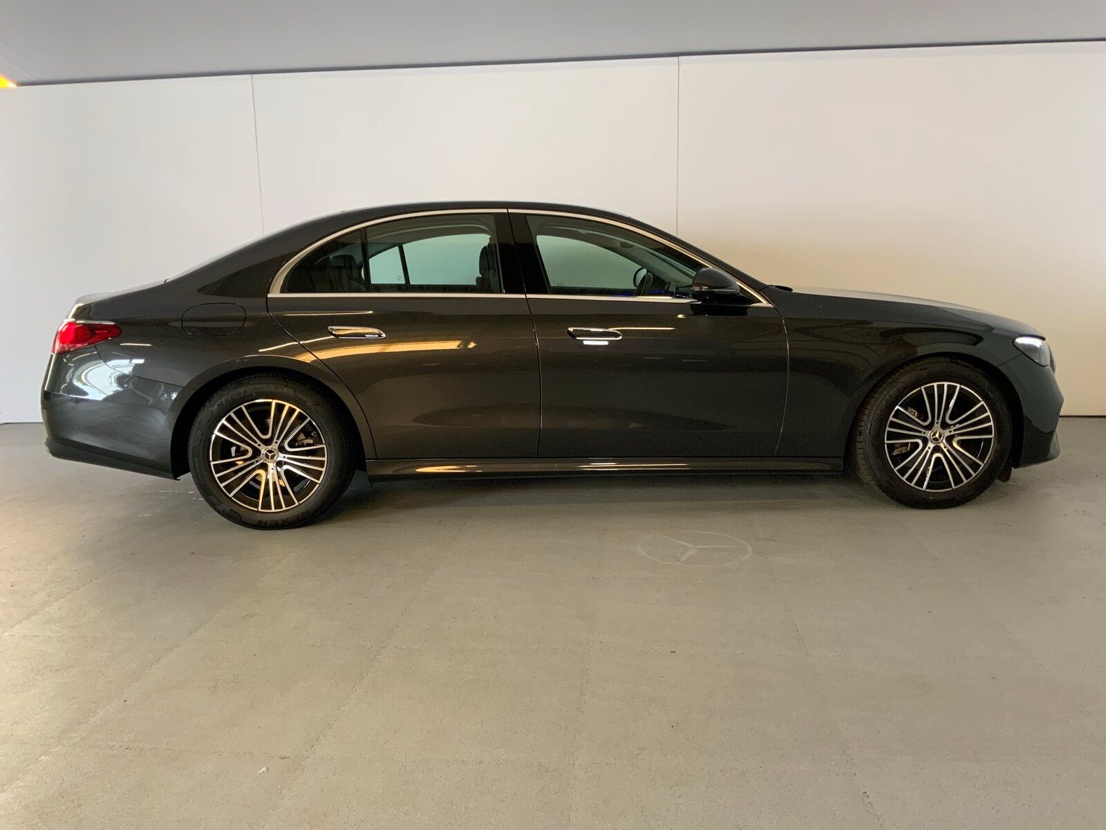 Mercedes-Benz E 220 d AVANTGARDE 360° AppleCarPlay DISTRONIC foto 4