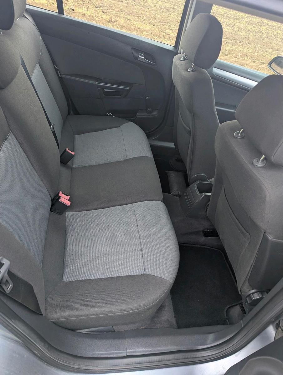 Opel Astra 2005 — photo 8