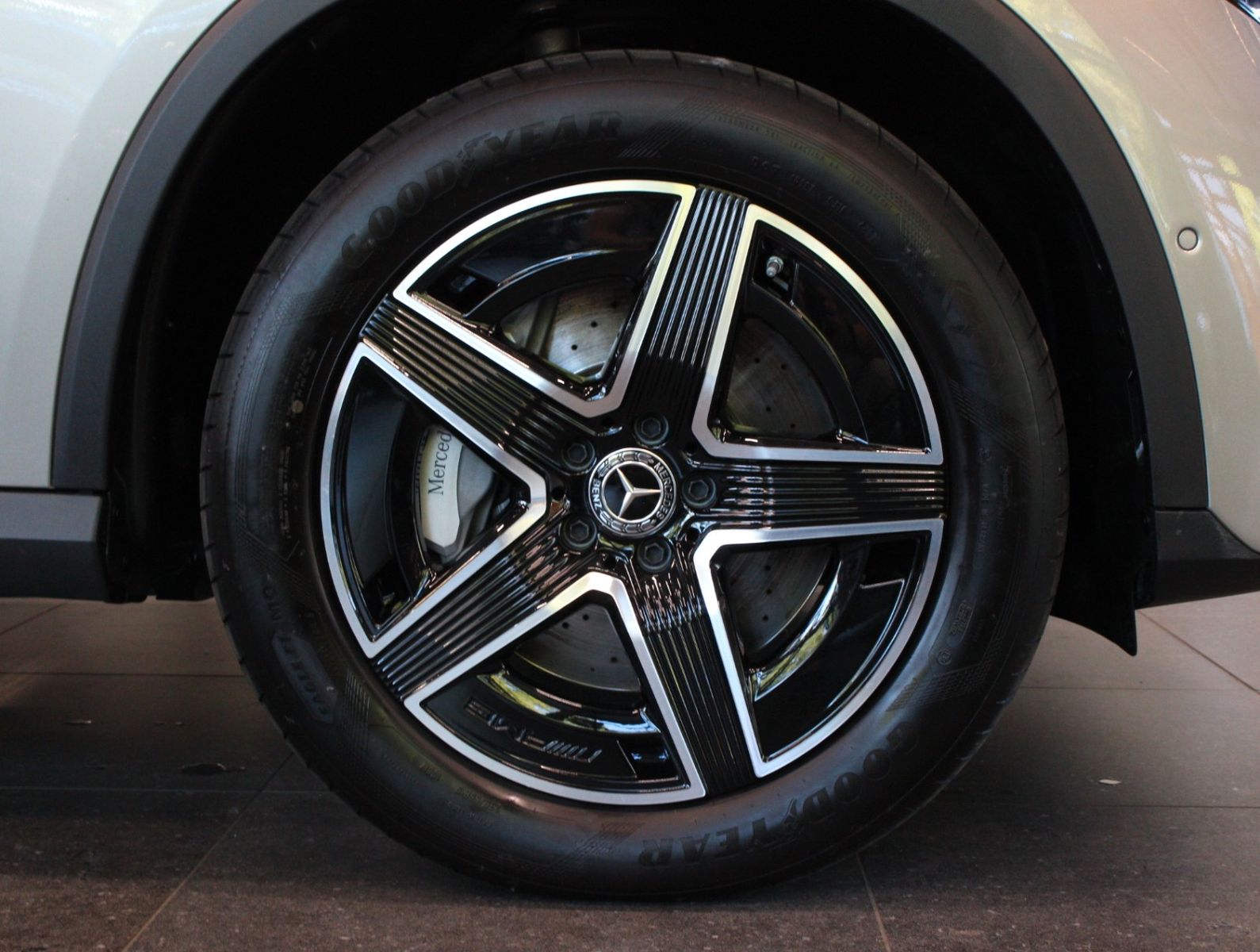 Fahrzeugabbildung Mercedes-Benz GLC 220d 4Matic AMG Line Pano*Allradlenkung*VOLL