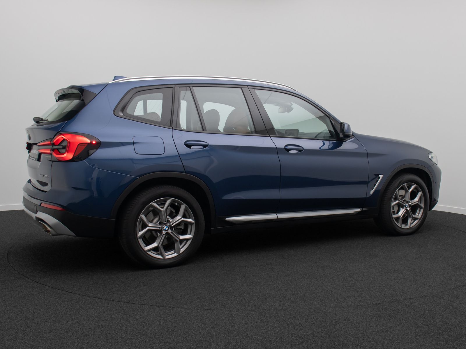 Fahrzeugabbildung BMW X3 xD30i AHK Kamera DAB Komfort Memory Leder 19"