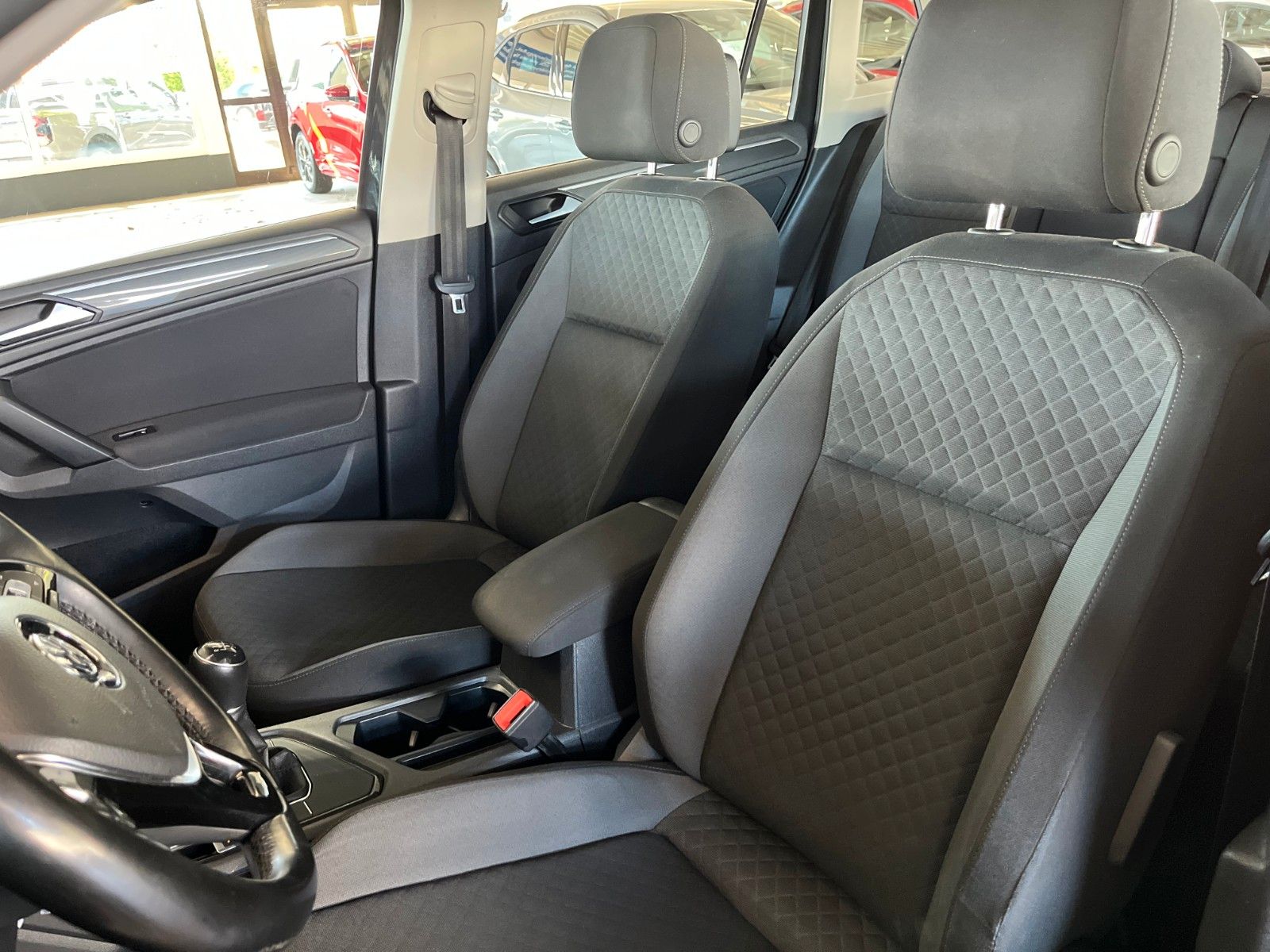 Fahrzeugabbildung Volkswagen Tiguan 2.0 TDi Comfortline NAVI LED WinterPaket