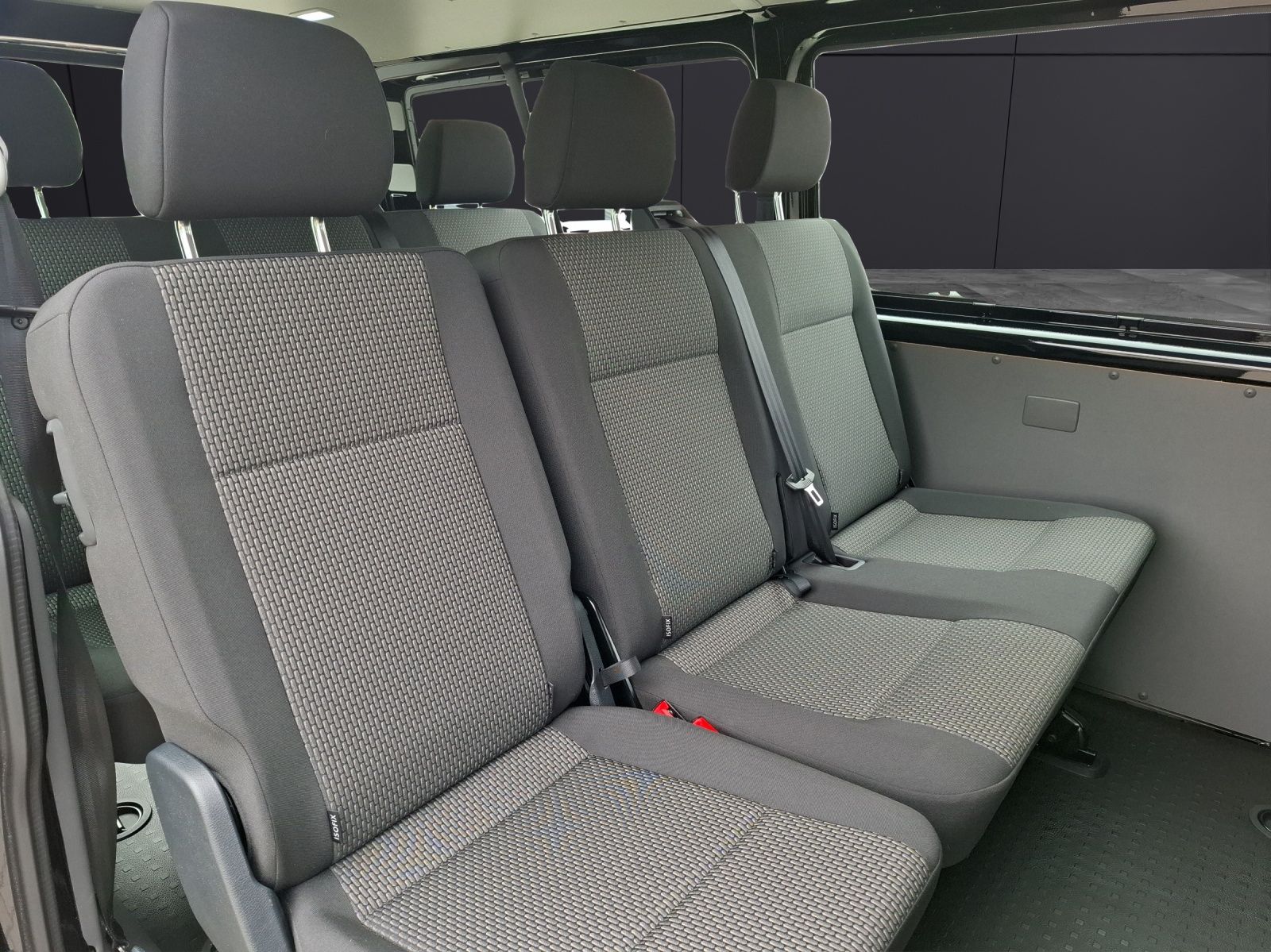 Fahrzeugabbildung Volkswagen T6 Kombi T6.1 TDI 8 Sitze LR LED Navi Klima