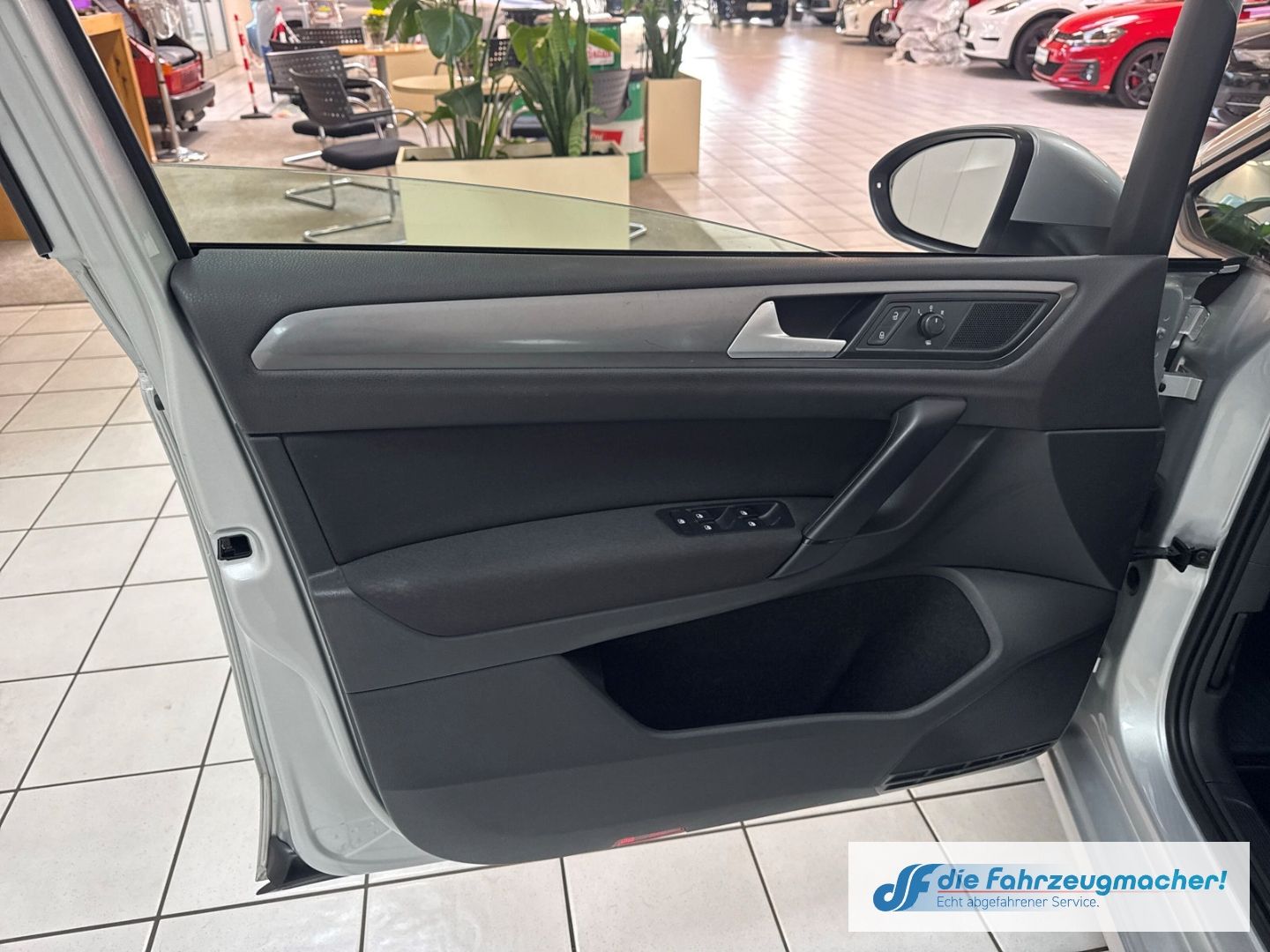 Fahrzeugabbildung Volkswagen Golf Sportsvan VII Trendline BMT Start-Stopp Spe
