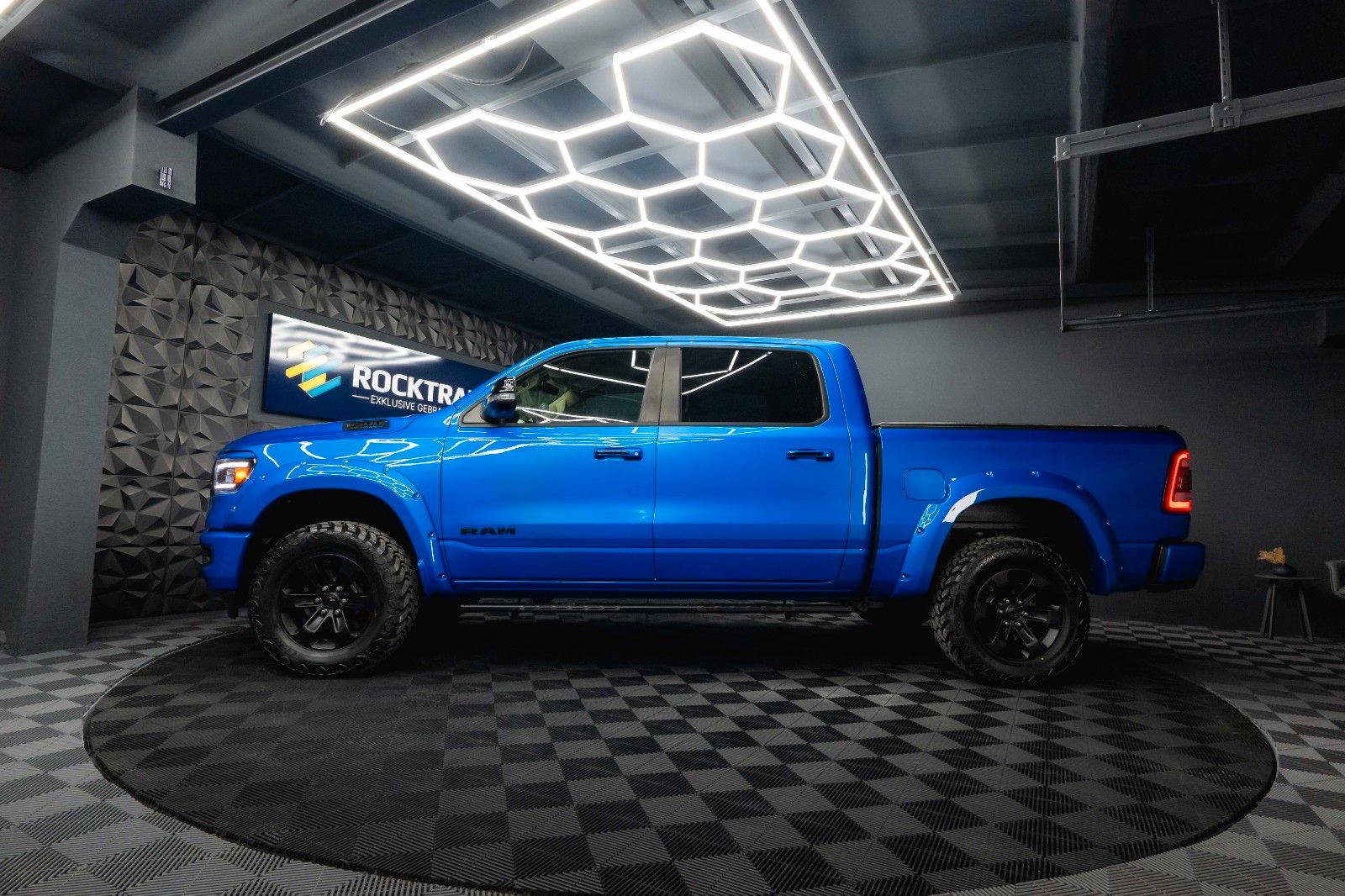 Fahrzeugabbildung Dodge RAM 5.7 V8 HEMI 4x4 LARAMIE Offroad Night LED