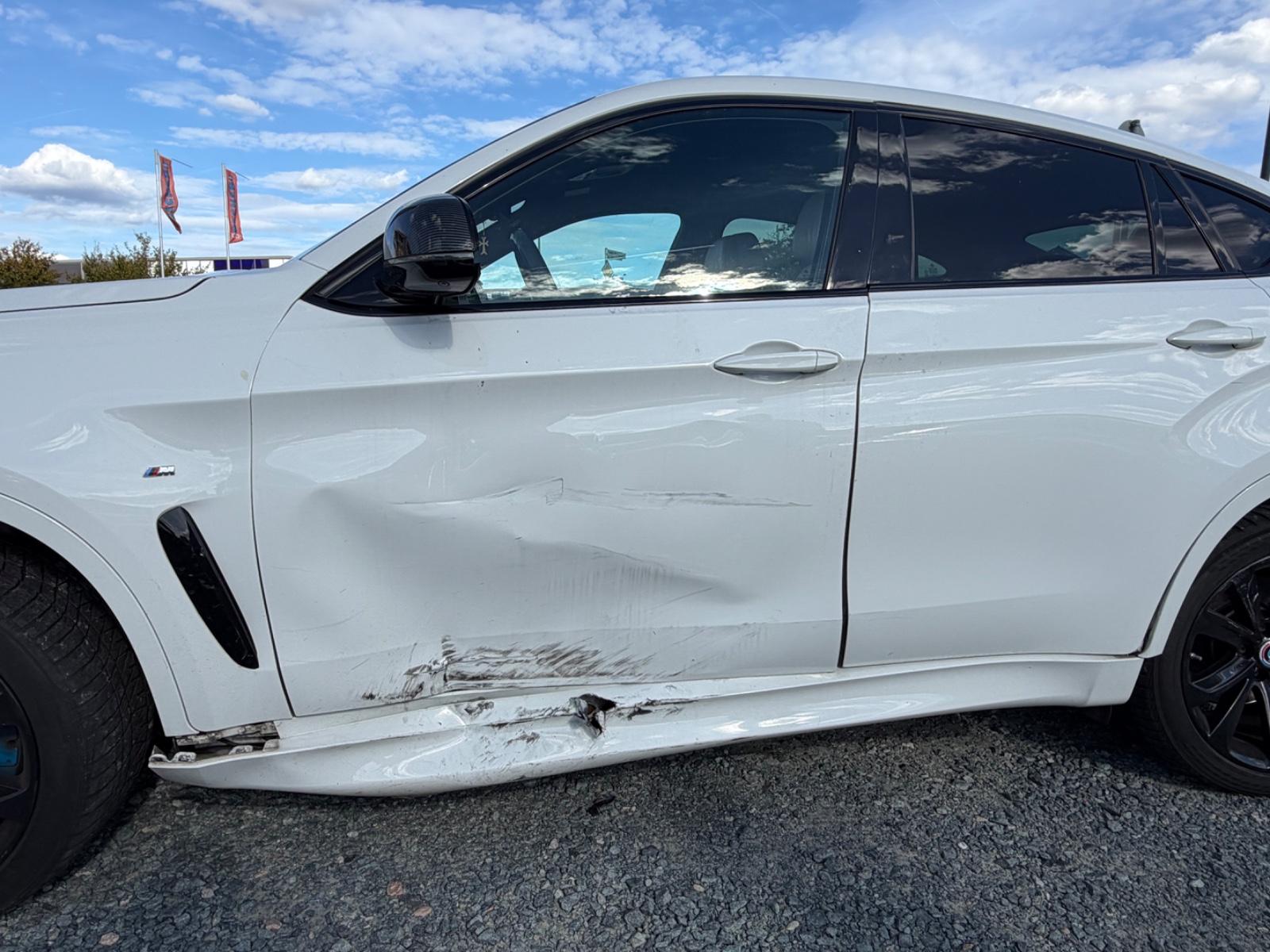 BMW X6 xDrive 50 i  M* Unfallfahrzeug* GSD/Navi/360*