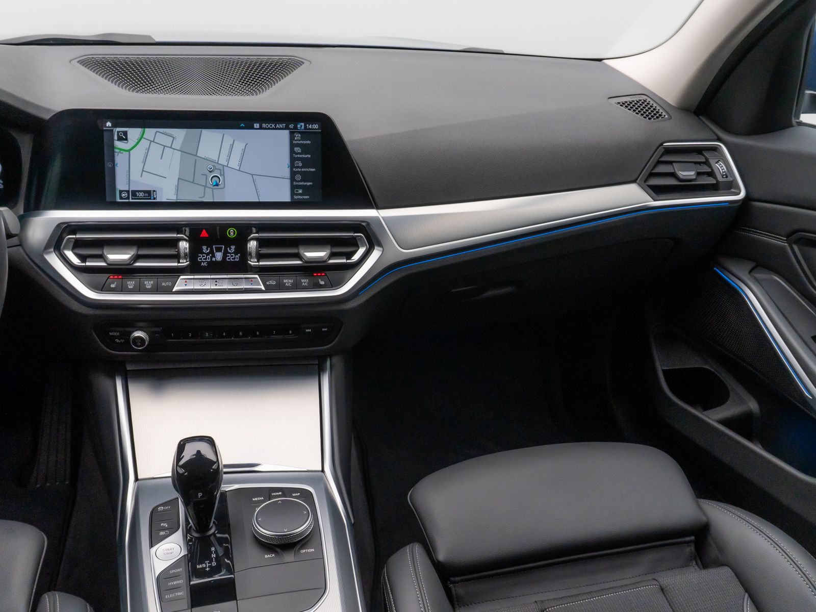 Fahrzeugabbildung BMW 330e xD Alarm DAB Komfort WLAN PDC Sport Leder