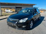 Hyundai i30 CW 1.6 CRDi 66 kW Edition20 - Hyundai i30 aus 2012 mit Diesel-Antrieb: Kombi
