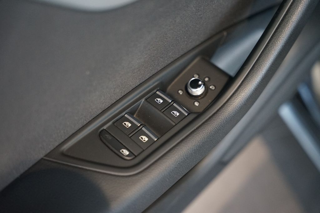 AUDI A4 Limousine 35 TDI S line | MMI Plus | AHK AUDI A4 Limousine 35 TDI S line | MMI Plus | AHK
