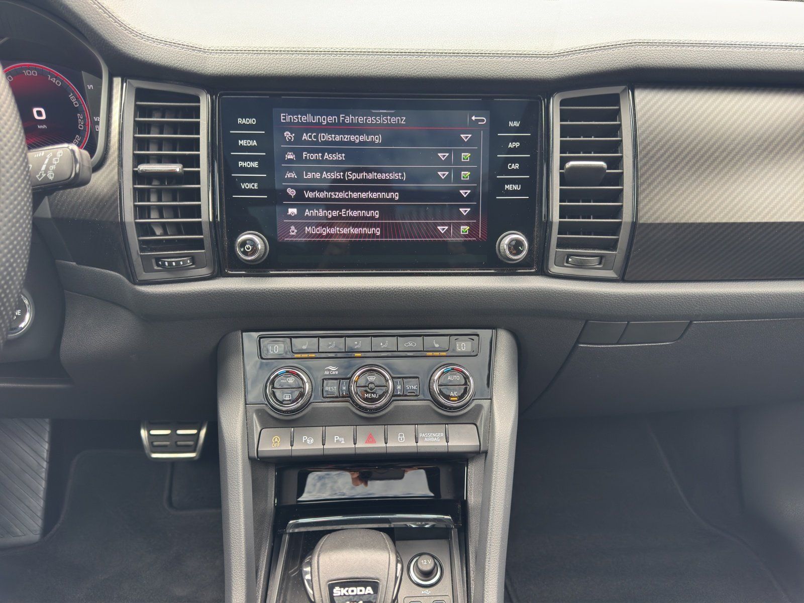 Fahrzeugabbildung SKODA Kodiaq 2.0 TDI Sportline 4x4/PANO/AHK/KAMERA/ACC