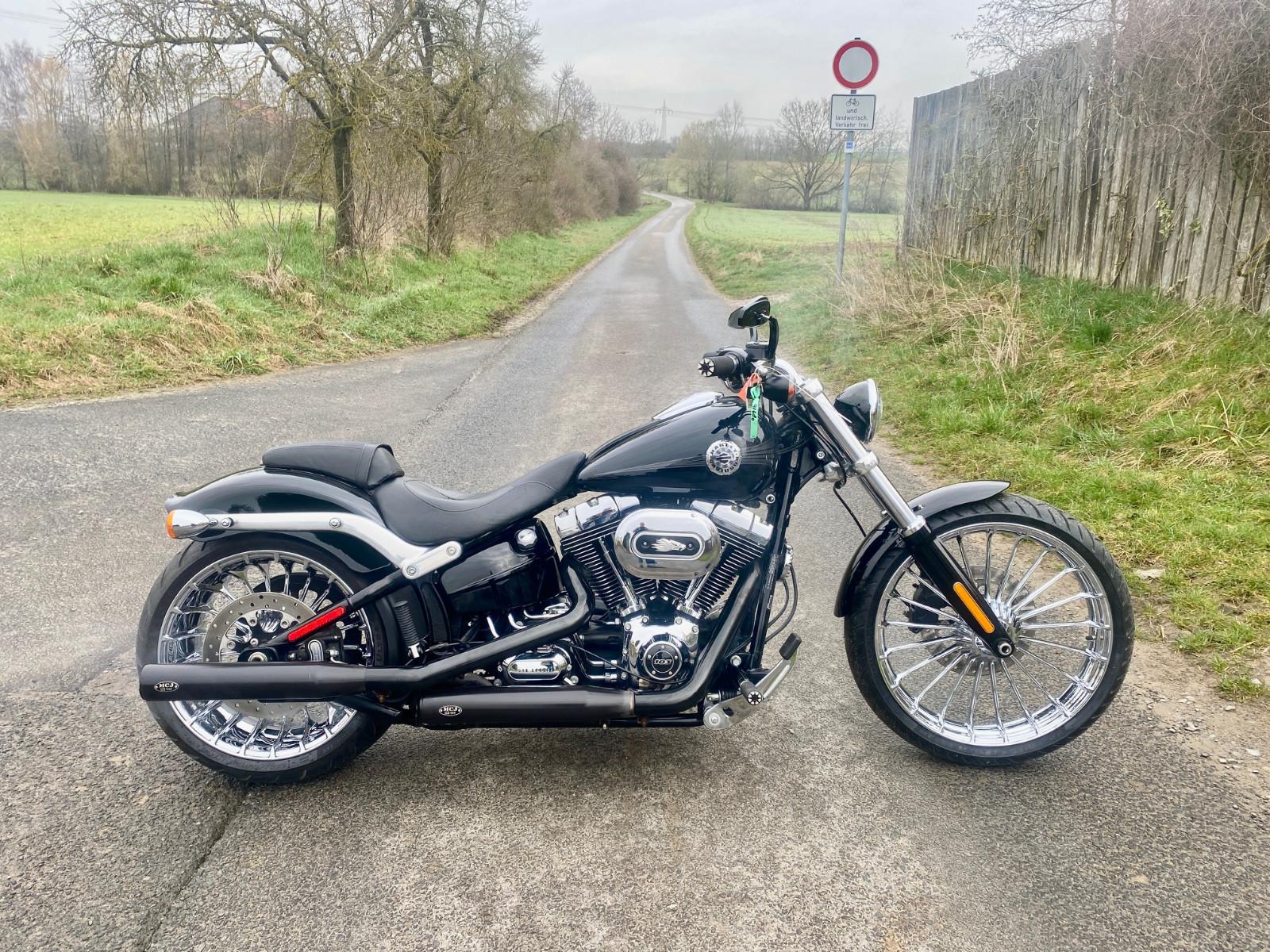 Harley-Davidson Breakout  Chrom-Turbine-Räder, unfallfrei