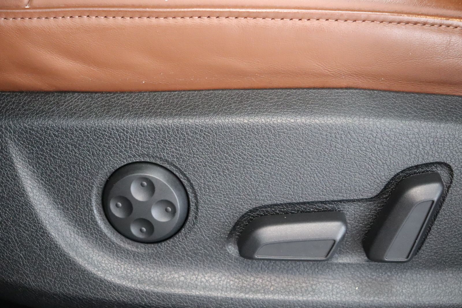 Fahrzeugabbildung Audi A4 2.0 TFSI quattro Avant * BI-Xenon * Navi *