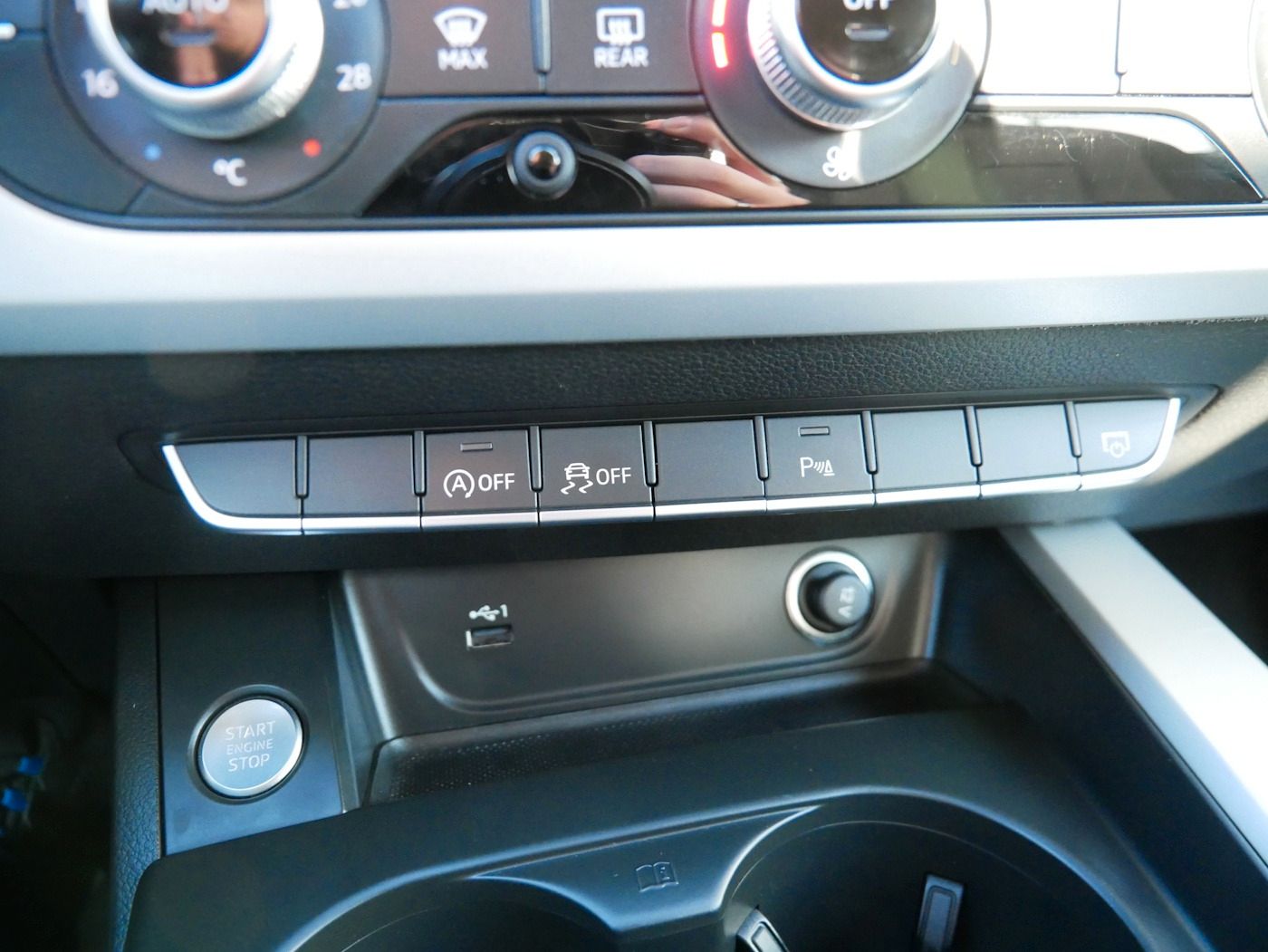 Fahrzeugabbildung Audi A4 2.0 TFSI Avant NAVI SHZ PDC Klimaautomatik LE