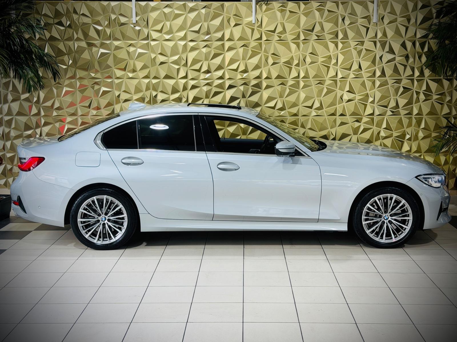 BMW 330 i xDrive Lim. Luxury Line|1.HAND|NAVI|LEDER|