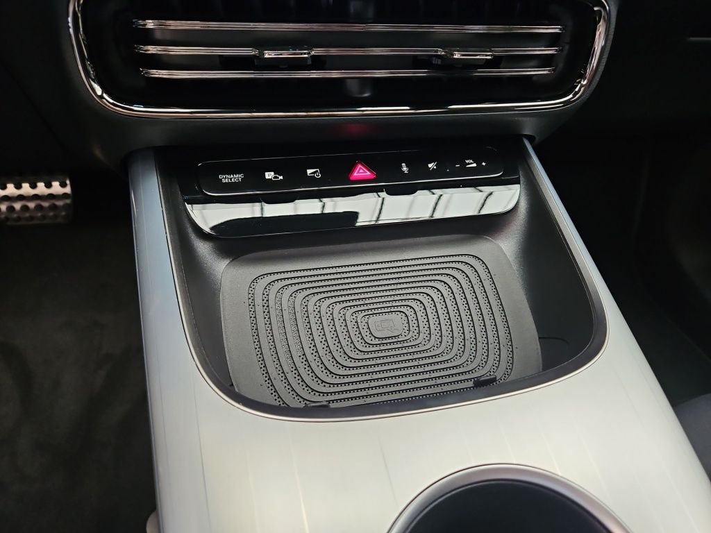 Fahrzeugabbildung Mercedes-Benz GLB 250+ mit EQ Technologie +AHK+DynLicht+Pano+