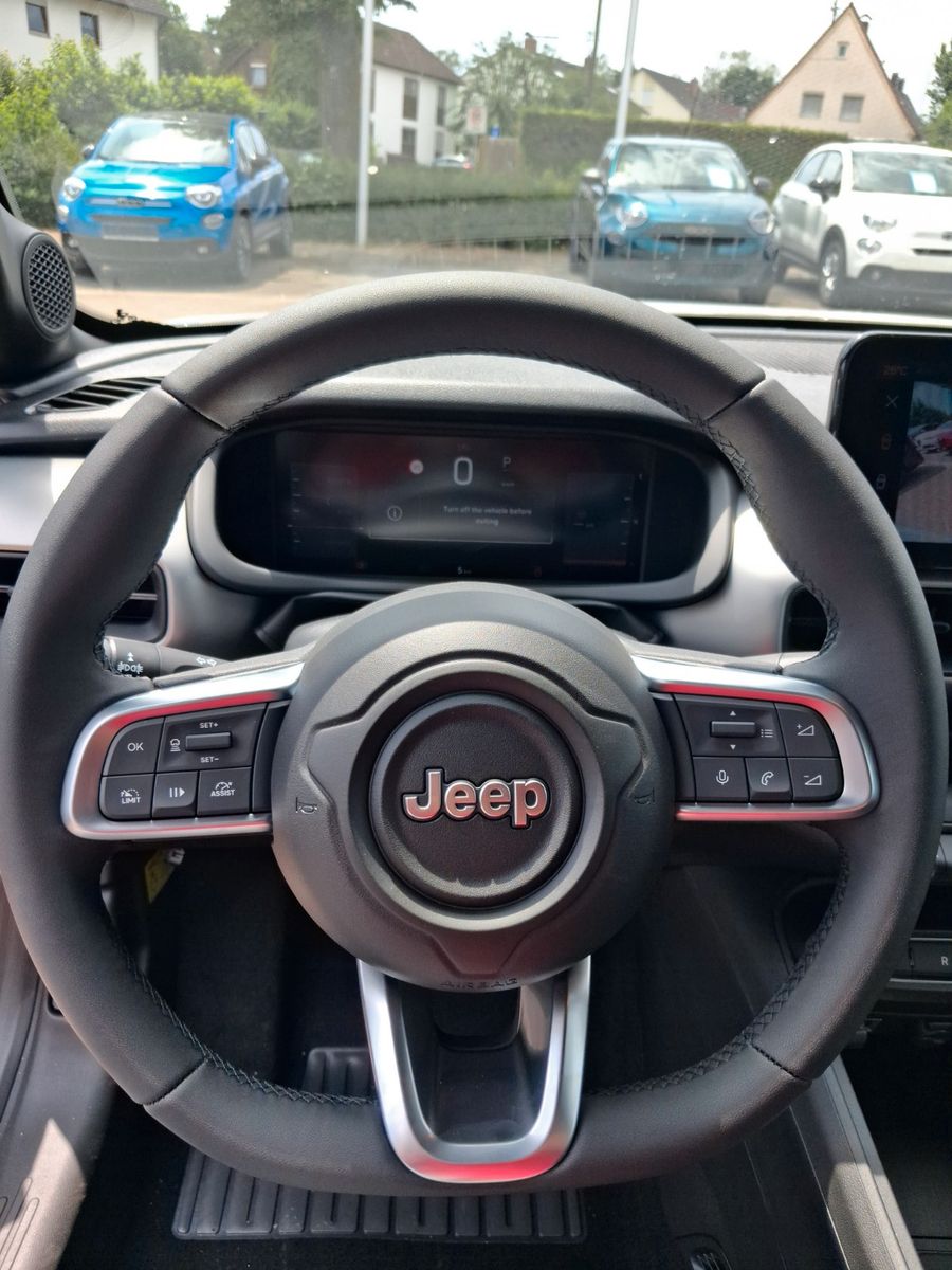 Fahrzeugabbildung Jeep Altitude Black Edition Leder Massage ACC